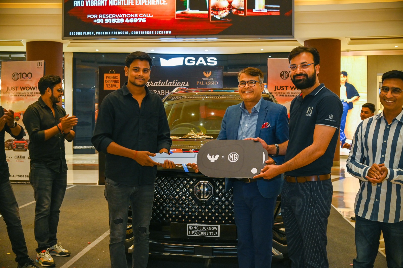 Saurabh Gupta wins luxurious MG Hector car at the Phoenix Shopping Festival Sale organized by Phoenix Palacio
