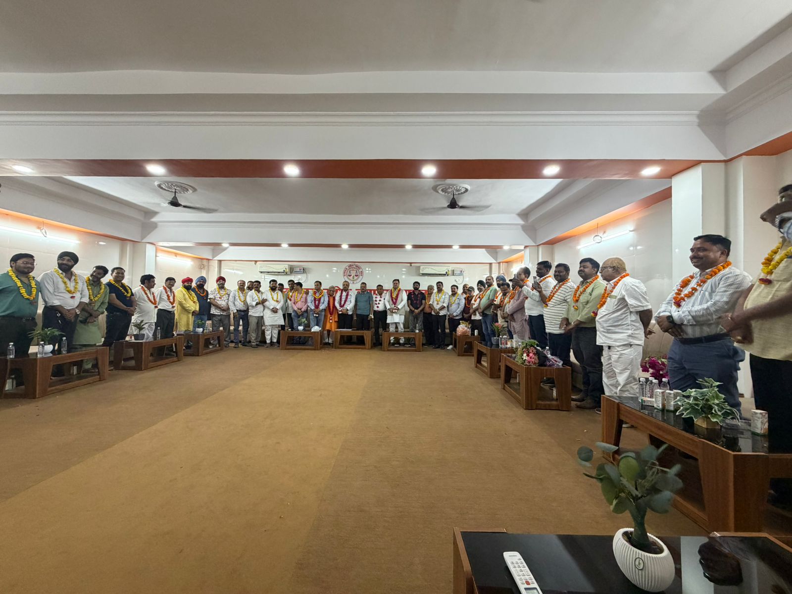लखनऊ व्यापार मण्डल चुनाव: सभी पदाधिकारी निर्विरोध निर्वाचित; अमरनाथ मिश्र की टीम ने ली शपथ, जानें किसे मिली क्या जिम्मेदारी