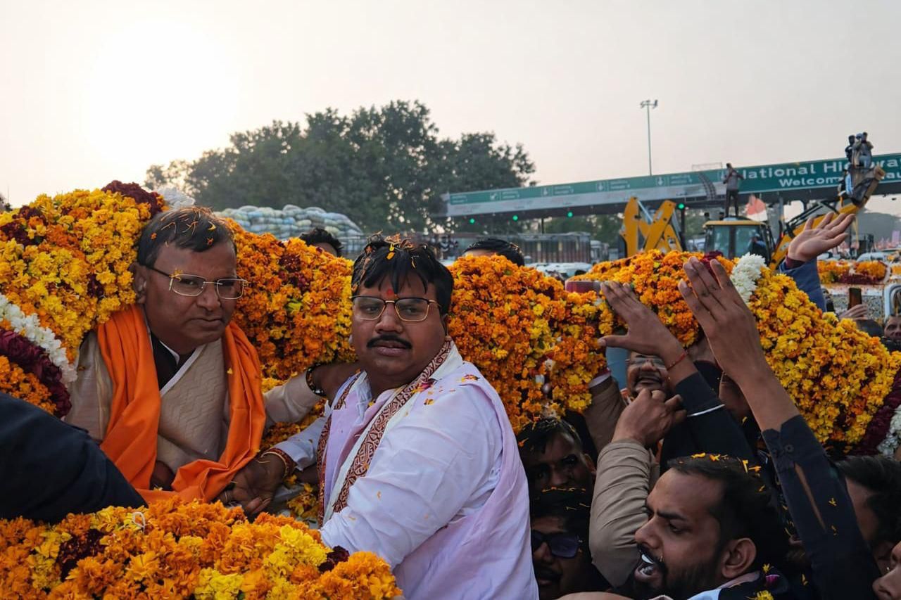 Pankaj Chaudhary's first visit to Ayodhya after becoming the country's president MLA Chandrabhanu Paswan gave a historic reception at Raunahi Toll Plaza