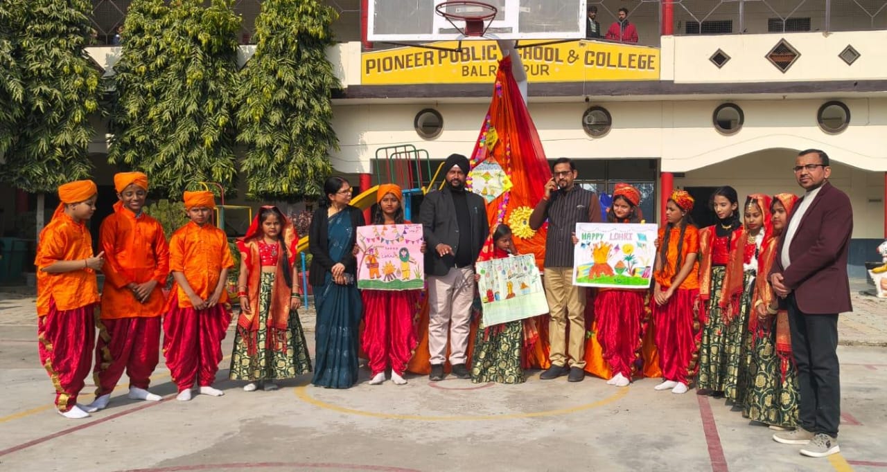 पायनियर स्कूल में परंपरागत विधि से मनाया गया लोहड़ी पर्व