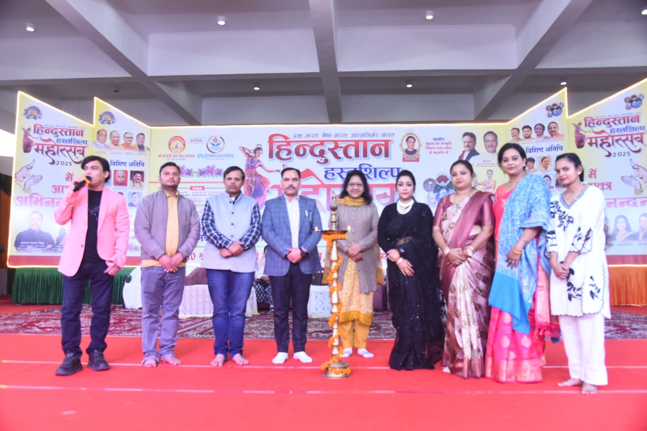 The cultural stage was dazzled by the brilliance of young artists.  Akshita Dixit's Kathak fusion mesmerized the audience.