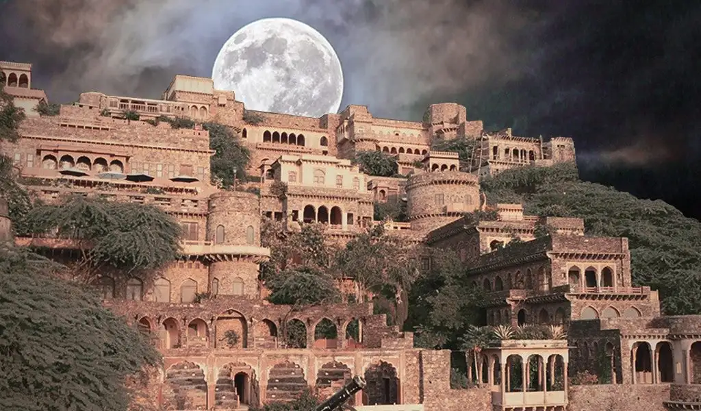 भानगढ़ का किला रात में क्यों बंद है?