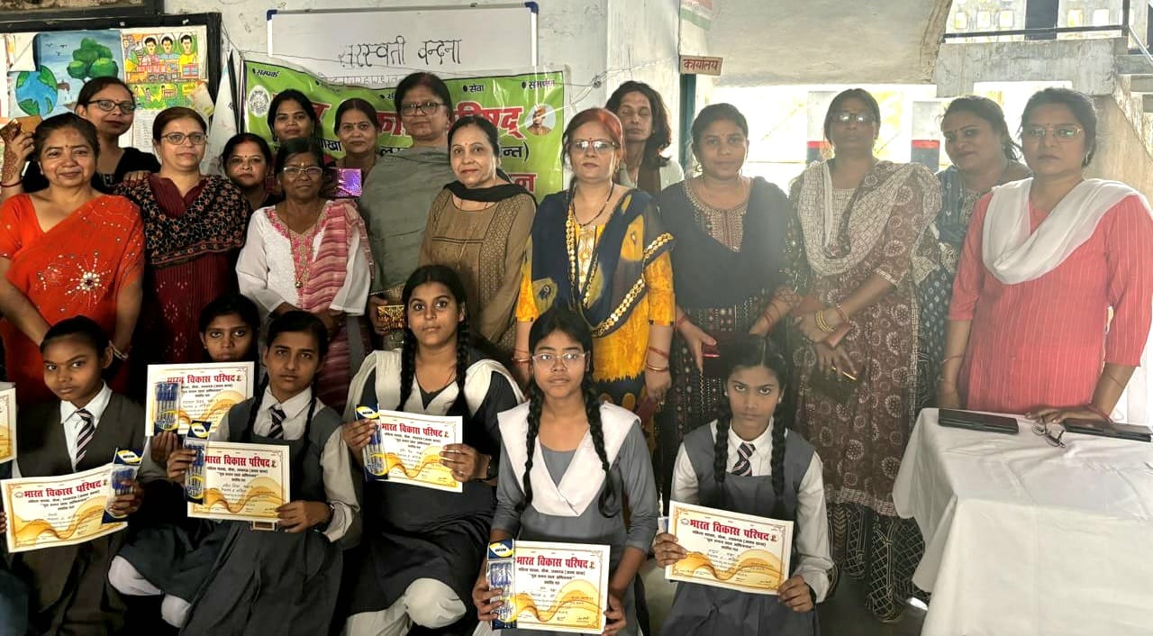 Guruvandan-student felicitation program organized in girls school