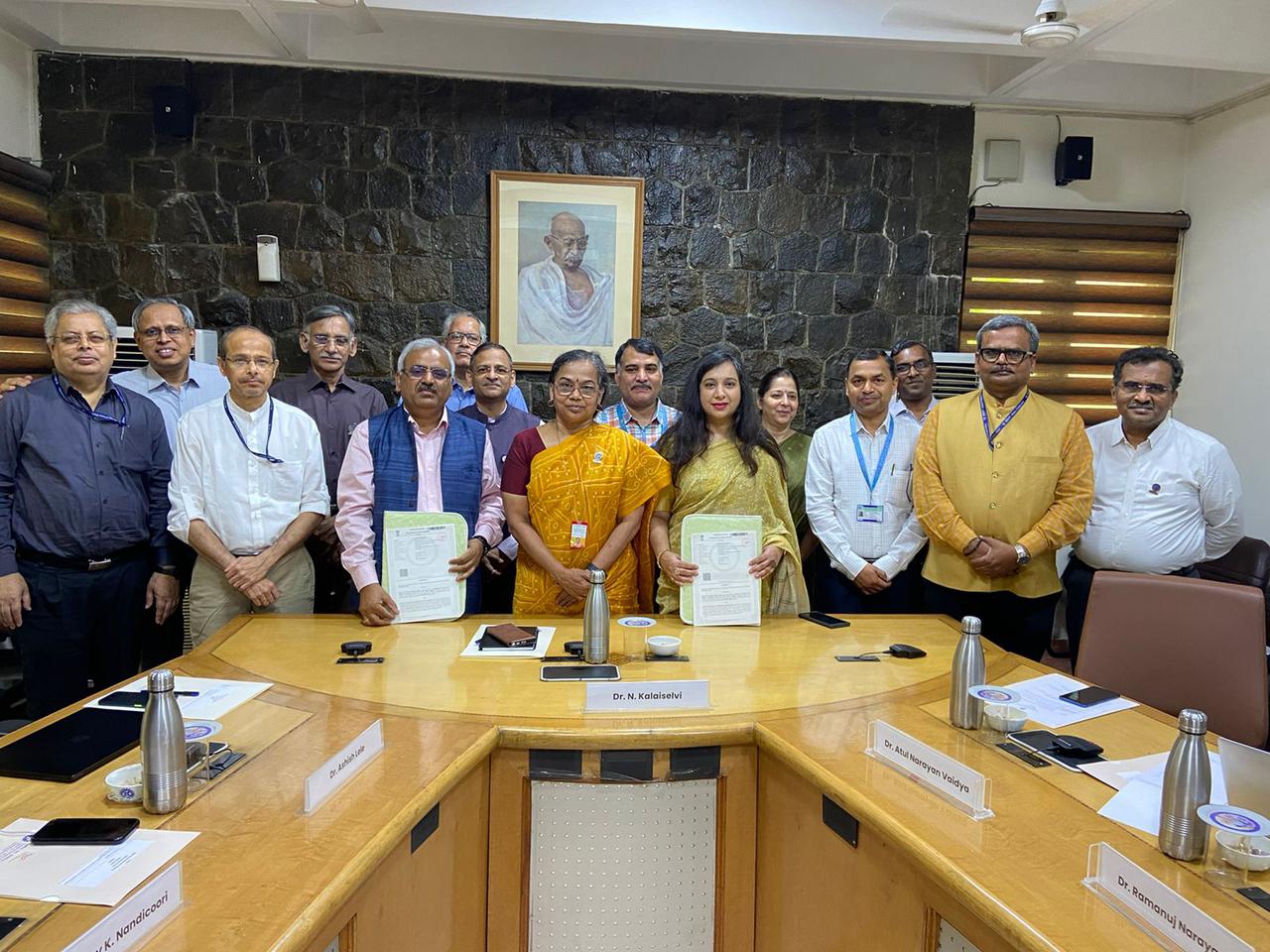 CSIR-CMAP exchanges MoU with Halon UK at Science Centre, New Delhi