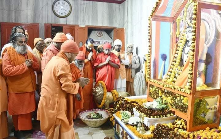 परम पूज्य योगी महाराज जी से प्राप्त किया आशीर्वाद