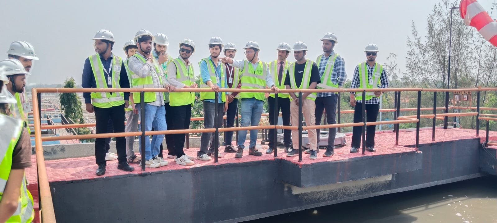 विश्व जल दिवस: भरवारा STP पहुंचे इन्वर्टिस यूनिवर्सिटी के छात्र; सीखा अपशिष्ट जल को पुन: उपयोग के योग्य बनाने का हुनर