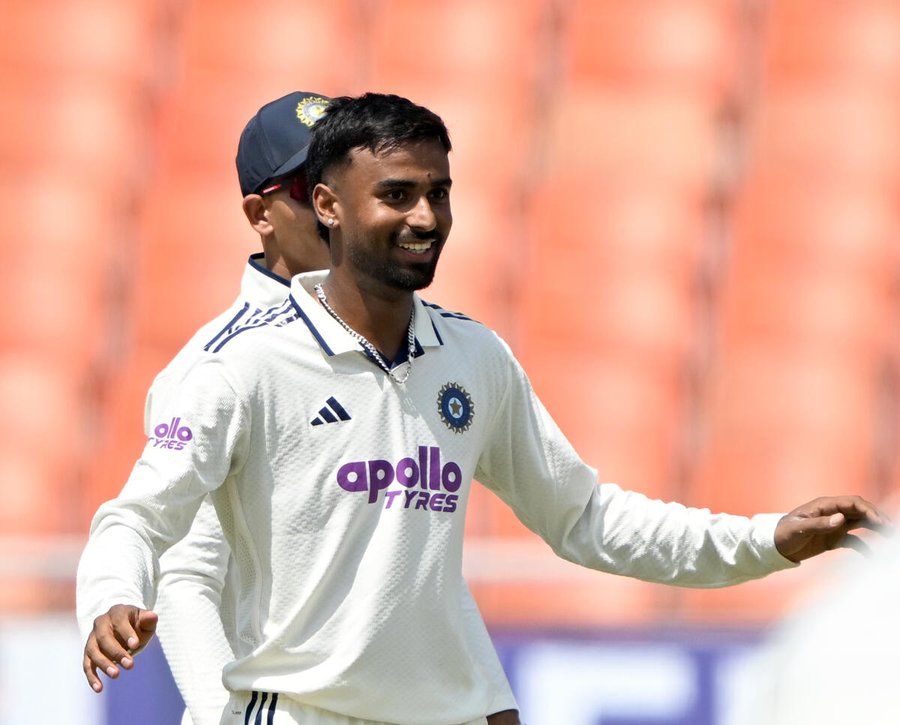 <blockquote class="twitter-tweet" data-media-max-width="560"><p lang="en" dir="ltr">Talk about a dream start on debut 🤩<br><br>🎥 Manav Suthar getting his maiden Test wicket in his very first over 🙌<br><br>Scorecard ▶️ <a href="https://t.co/Au50EfVM30">https://t.co/Au50EfVM30</a><a href="https://x.com/hashtag/TeamIndia?src=hash&amp;ref_src=twsrc%5Etfw">#TeamIndia</a> | <a href="https://x.com/hashtag/INDvAFG?src=hash&amp;ref_src=twsrc%5Etfw">#INDvAFG</a> | <a href="https://x.com/IDFCFIRSTBank?ref_src=twsrc%5Etfw">@IDFCFIRSTBank</a> <a href="https://t.co/MEx9QHwkD0">pic.twitter.com/MEx9QHwkD0</a></p>&mdash; BCCI (@BCCI) <a href="https://x.com/BCCI/status/2063547254548685101?ref_src=twsrc%5Etfw">June 7, 2026</a></blockquote> <script async src="https://platform.x.com/widgets.js" charset="utf-8"></script>