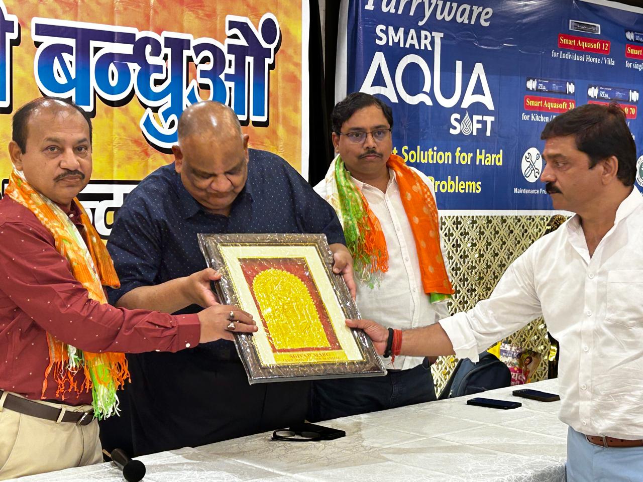 Chairman Gopal Dixit listened carefully to the problems of all the traders and said that all these points will be put forward in the meeting of the District Magistrate.