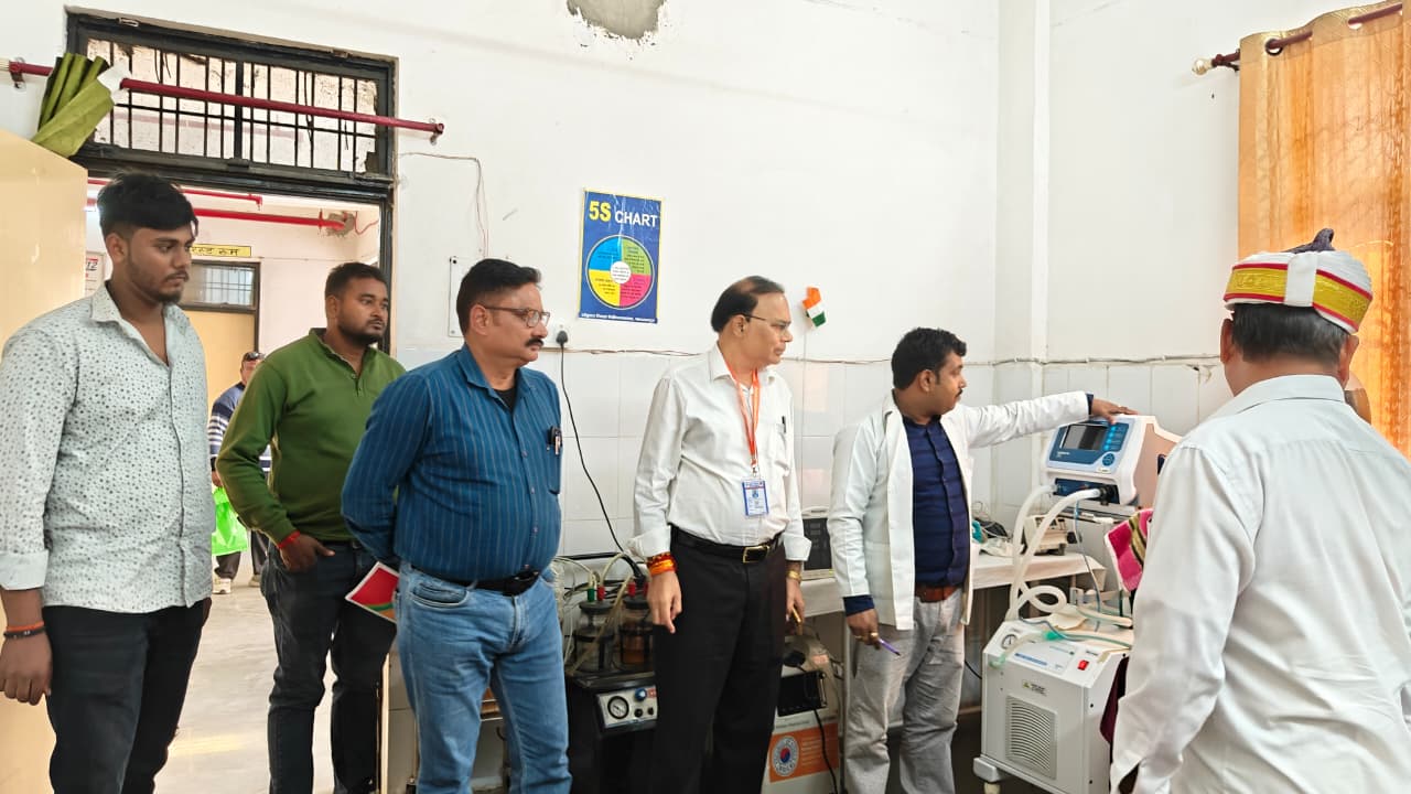 Preparations for the Chief Minister's possible visit: CMO Dr. Rastogi conducted an inspection.