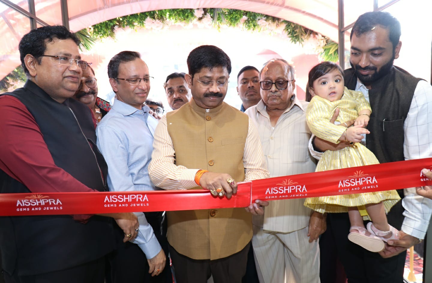 ऐश्प्रा जेम्स एंड ज्वेल्स के 13वें शो-रूम का सुल्तानपुर में हुआ आकर्षक उद्घाटन  शहर में पहली बार परंपरा और मॉडर्न डिज़ाइन्स का अनोखा संगम एक ही स्थान पर  1940 से भरोसे, नैतिकता और विश्वसनीयता की परंपरा को आगे बढ़ाता ऐश्प्रा