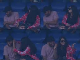 वायरल वीडियो: दिल्ली टेस्ट मैच के दौरान लड़की ने लड़के को मारे दो चांटे, फिर गला पकड़कर किया इशारा