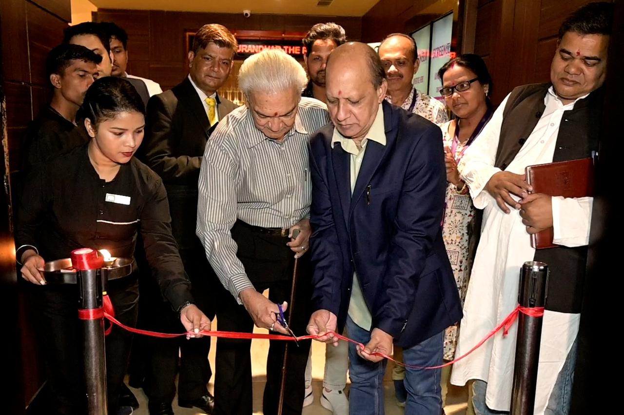 लखनऊ इंटरनेशनल फिल्म फेस्टिवल का आगाज़: डॉ. अनिल रस्तोगी और अयूब खान ने किया शुभारंभ, आशा भोंसले को दी गई श्रद्धांजलि