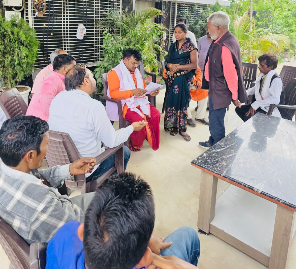 मिल्कीपुर विधायक चंद्रभानु पासवान ने सुनी जनसमस्याएं; अधिकारियों को दिए त्वरित निस्तारण के सख्त निर्देश