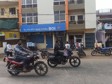 सप्ताह में दो दिन ही खुल रहा सहकारी बैंक, खाताधारक परेशान