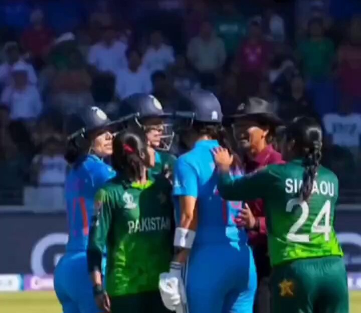 ICC वूमेन वर्ल्ड कप 2026: भारत-पाकिस्तान मैच में हरमनप्रीत कौर और फातिमा सना के बीच तीखी बहस, वीडियो वायरल