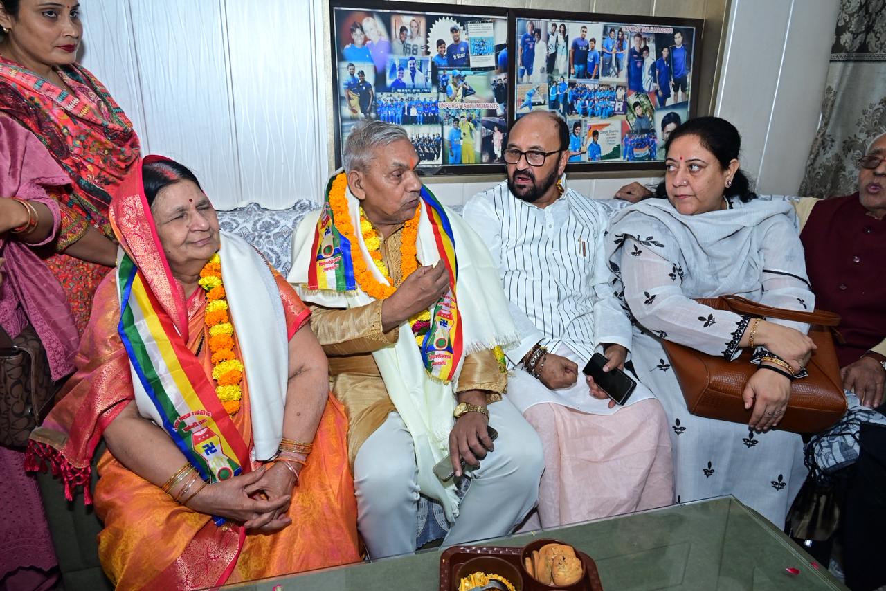 Higher Education Minister Yogendra Upadhyay congratulated 'Player of the Tournament' Deepti Sharma