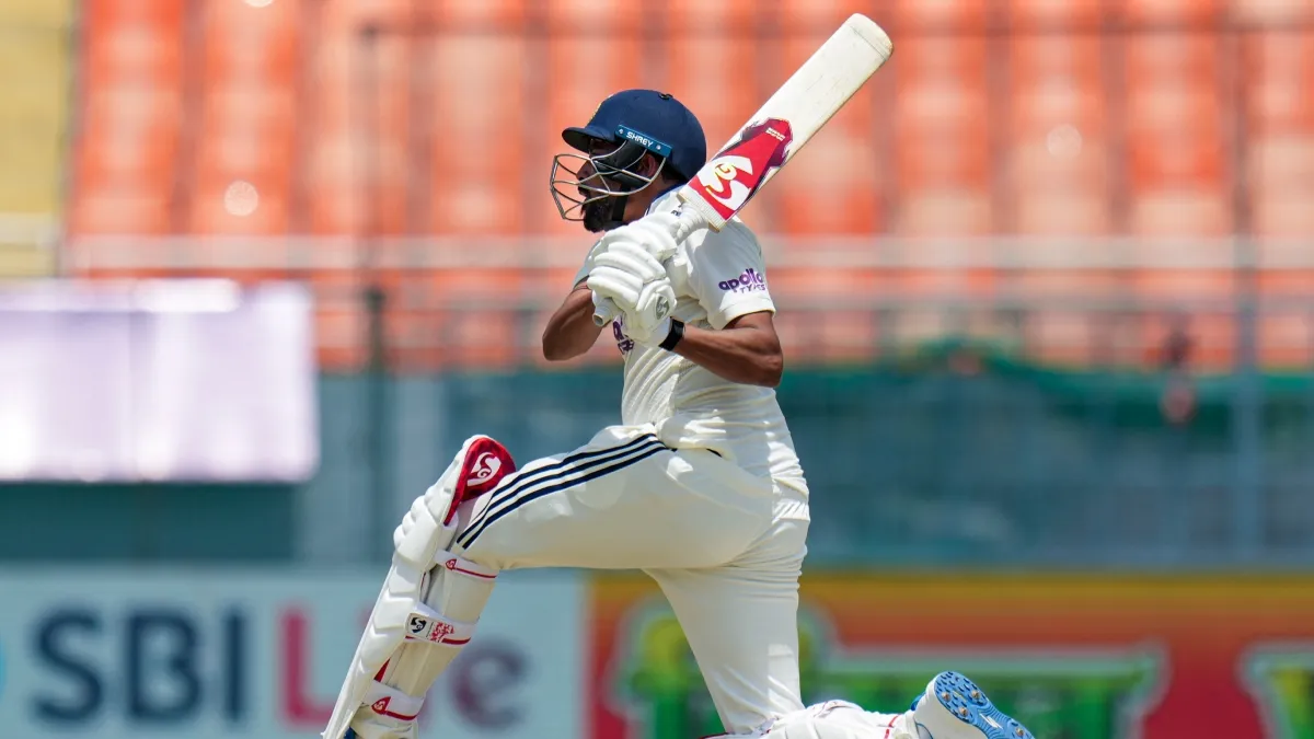 IND vs SL 1st Test: मोहम्मद सिराज के बल्ले से निकला मॉन्स्टर छक्का! गॉल में उड़ाए श्रीलंकाई गेंदबाजों के होश, वीडियो हुआ वायरल