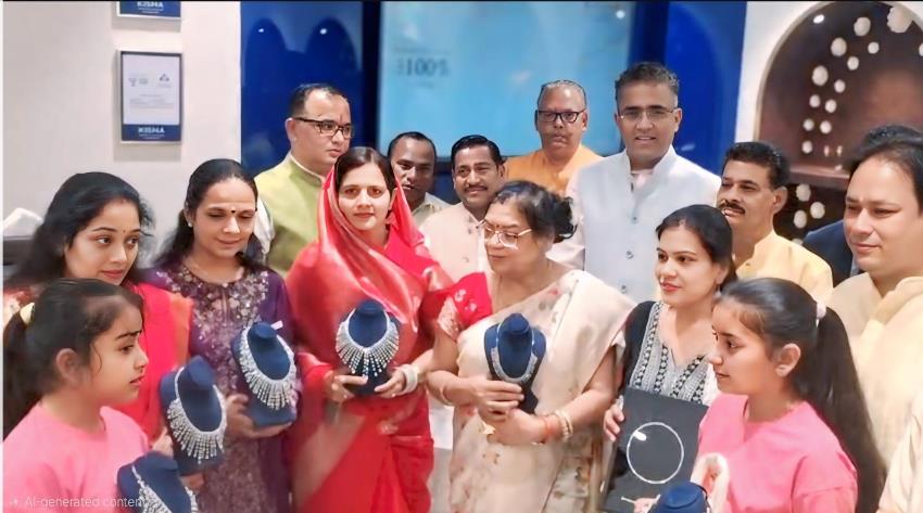 'अक्षय हैप्पीनेस कैंपेन': ऑफर्स का महाधमाका लॉन्च के साथ ही किसना ने ग्राहकों के लिए &lsquo;द बिगेस्ट फेस्टिव ऑफर&rsquo; पेश किया है। इस फेस्टिव सीजन में खरीदारी को यादगार बनाने के लिए कई आकर्षक छूट दी जा रही हैं:  मेकिंग चार्जेस पर भारी छूट: डायमंड ज्वेलरी के मेकिंग चार्जेस पर फ्लैट 40% और गोल्ड ज्वेलरी पर फ्लैट 30% की छूट।  लॉन्च डे स्पेशल: उद्घाटन के दिन डायमंड ज्वेलरी की खरीद पर अतिरिक्त 5% की विशेष छूट।  मुफ्त सिल्वर कॉइन: चुनिंदा खरीदारी पर ग्राहकों को 10 ग्राम और 20 ग्राम के चांदी के सिक्के मुफ्त दिए जा रहे हैं।  गोल्ड रेट प्रोटेक्शन: ग्राहक केवल 25% डाउन पेमेंट देकर सोने की दर को लॉक कर सकते हैं, जिससे बढ़ते दामों का उन पर असर नहीं होगा।  बैंक ऑफर्स: ICICI बैंक के कार्ड्स पर 5% का इंस्टेंट डिस्काउंट और पुराने सोने पर 100% एक्सचेंज वैल्यू का लाभ भी मिलेगा।  हर घर किसना: विजन की ओर एक और कदम इस अवसर पर श्री घनश्याम ढोलकिया ने कहा, "ललितपुर में हमारा नया शोरूम हमारे विजन &lsquo;हर घर किसना&rsquo; के अनुरूप है। हम यहाँ के ग्राहकों के लिए न केवल प्रीमियम ज्वेलरी लाए हैं, बल्कि अपनी योजनाओं के माध्यम से हर खरीदारी को लाभकारी और खुशियों से भरपूर बनाना चाहते हैं।"  वहीं, ब्रांड के सीईओ श्री पराग शाह ने बताया कि किसना ललितपुर के ग्राहकों को एक प्रीमियम और आरामदायक शॉपिंग अनुभव प्रदान करने के लिए पूरी तरह प्रतिबद्ध है।  सामाजिक सरोकार: मानवता की सेवा किसना ने अपनी परंपरा को निभाते हुए इस कमर्शियल लॉन्च को सामाजिक जिम्मेदारी से भी जोड़ा। इस अवसर पर:  जरूरतमंदों के लिए भोजन वितरण किया गया।  स्वच्छ भारत अभियान के तहत स्वच्छता अभियान चलाया गया।  एक रक्तदान शिविर का भी सफल आयोजन हुआ।  ललितपुर के फ्रेंचाइजी मालिक सुधीर श्रीवास्तव और परिवार ने ब्रांड के साथ इस साझेदारी पर गर्व जताते हुए ग्राहकों के साथ दीर्घकालिक संबंध बनाने की प्रतिबद्धता जताई।