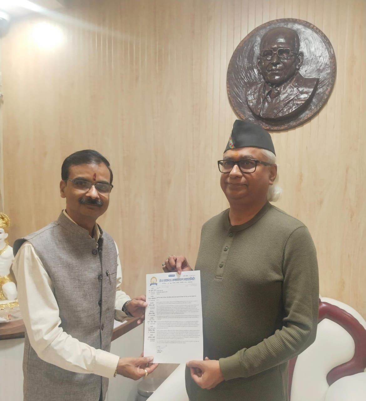 कुर्सी रोड को सिक्स लेन करने की मांग तेज़: विधायक नीरज बोरा ने रक्षा मंत्री को लिखा पत्र