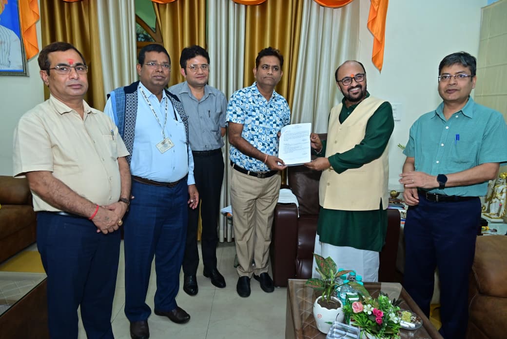 Promoting higher education in UP: Three private universities receive operating licenses.