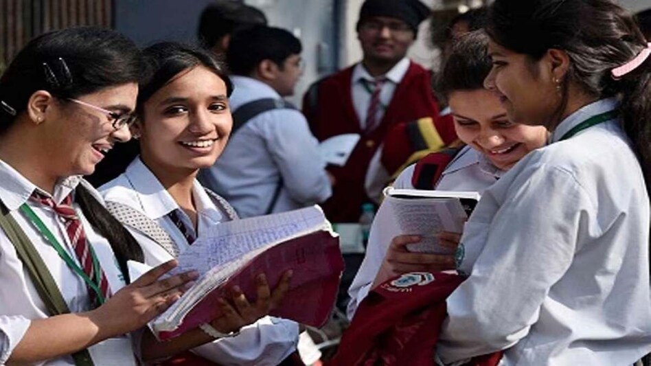 UP School Education: लखनऊ मण्डल के कक्षा 1 से 8 तक के छात्रों को मिलेंगी निःशुल्क किताबें; संयुक्त शिक्षा निदेशक ने दिए ससमय वितरण के सख्त निर्देश