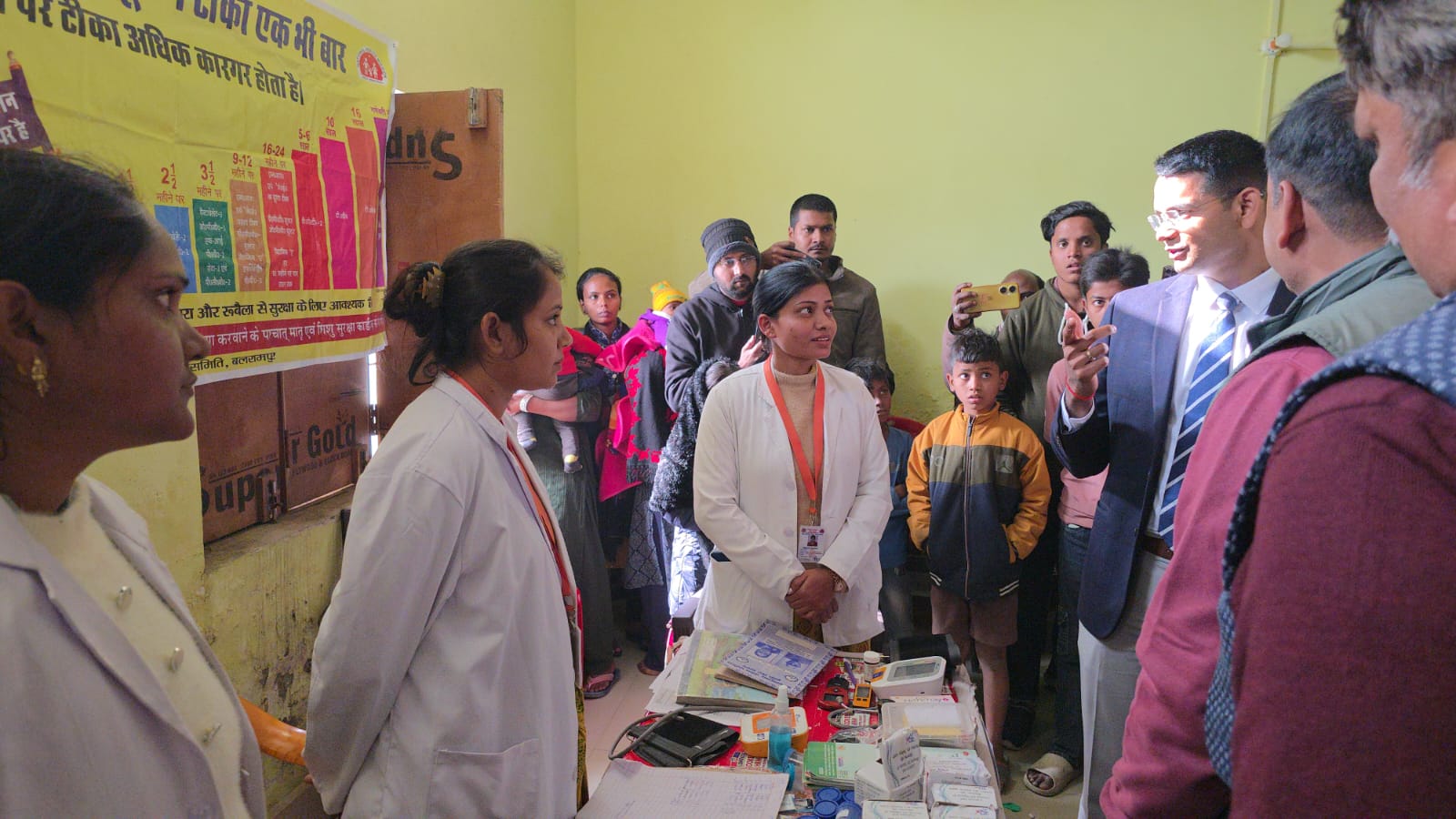 The District Magistrate reviewed the VHSND session held in Dhovadabar village.