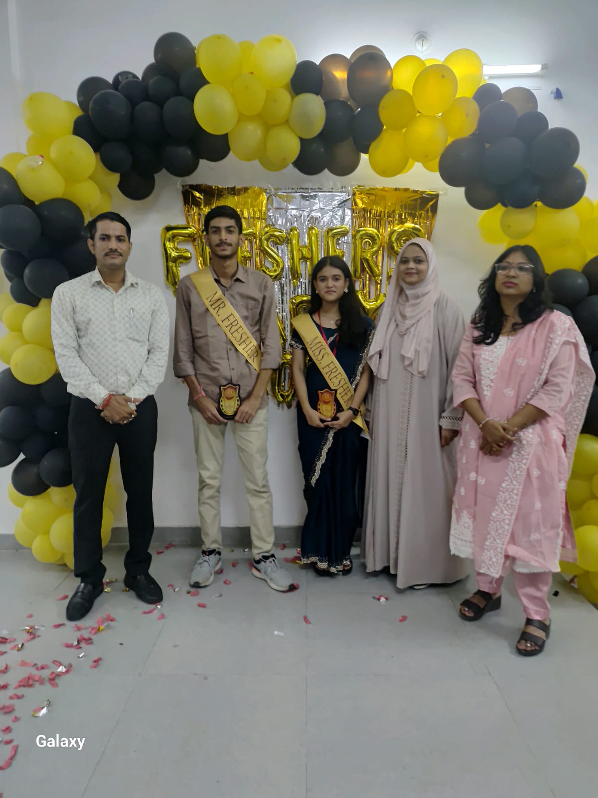 जय नारायण मिश्र पीजी कॉलेज में बीकॉम ऑनर्स के विद्यार्थियों की रंगारंग फ्रेशर पार्टी