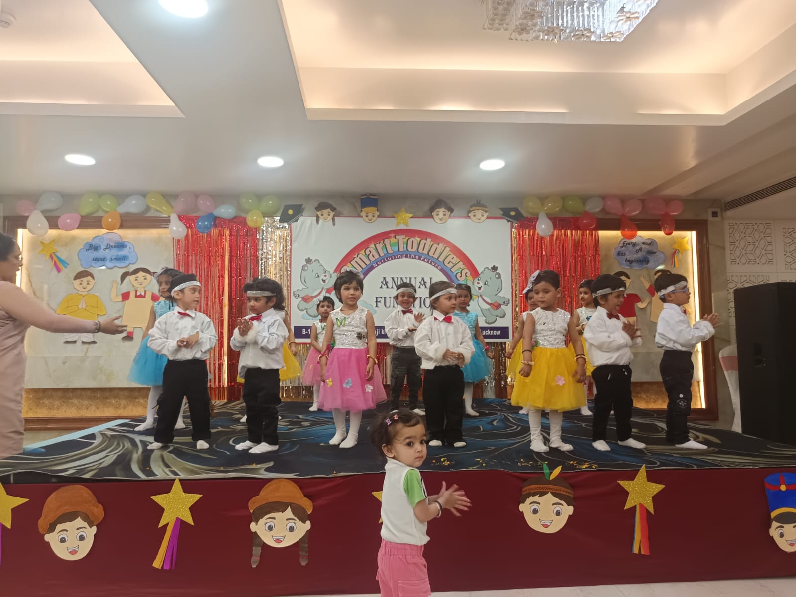 स्मार्ट टॉडलर्स प्ले वे स्कूल, आलमबाग में भव्य वार्षिकोत्सव का आयोजन