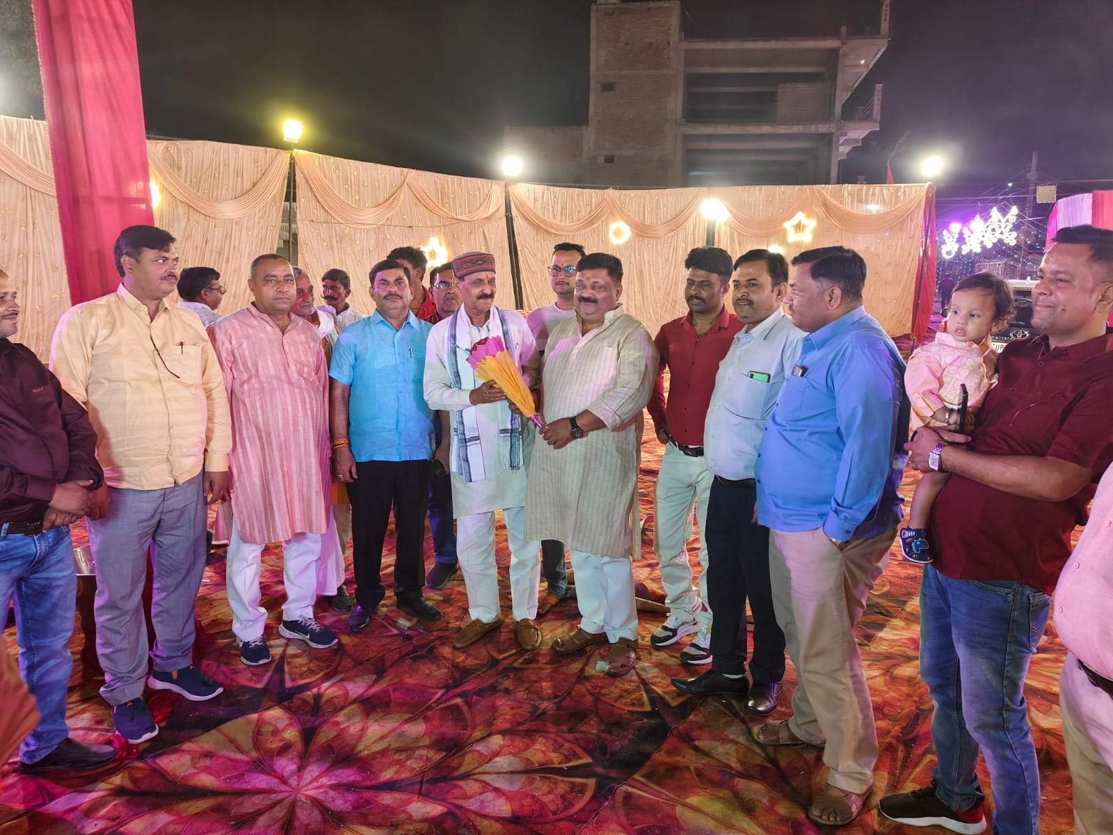 Late on Tuesday evening, Devi Patan Temple Mahant Mithlesh Nath Yogi inaugurated the Aparna Marriage Lawn and Banquet Hall by cutting the ribbon.