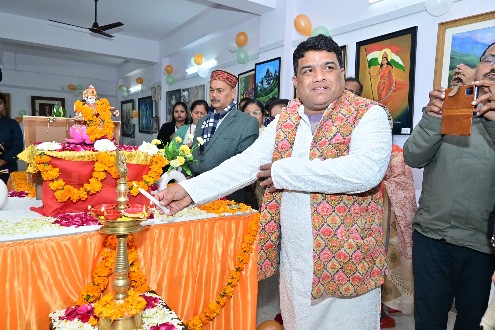 लखनऊ में "MAVA इंस्टिट्यूट ऑफ़ फाइन आर्ट्स एंड आर्ट गैलरी" का भव्य उद्घाटन