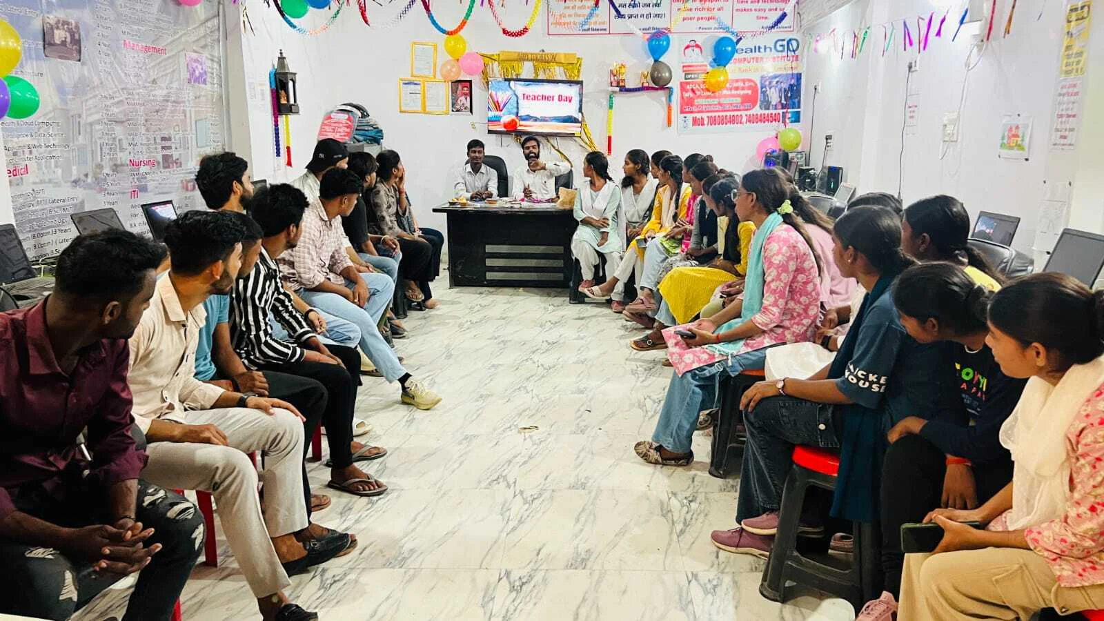Skill Development Lucknow: राजकीय हाई स्कूल सादरौना में UP कौशल विकास केंद्र का भव्य शुभारंभ, युवाओं को मिली स्टडी मटीरियल किट