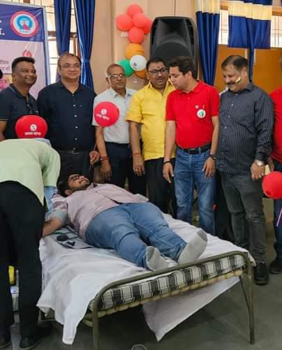 Citizens participated enthusiastically on the first day of the two-day blood donation camp 