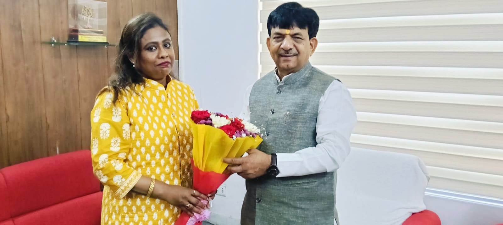 गीता गुप्ता जी की राज्य मंत्री कपिल देव अग्रवाल जी से औपचारिक भेंट