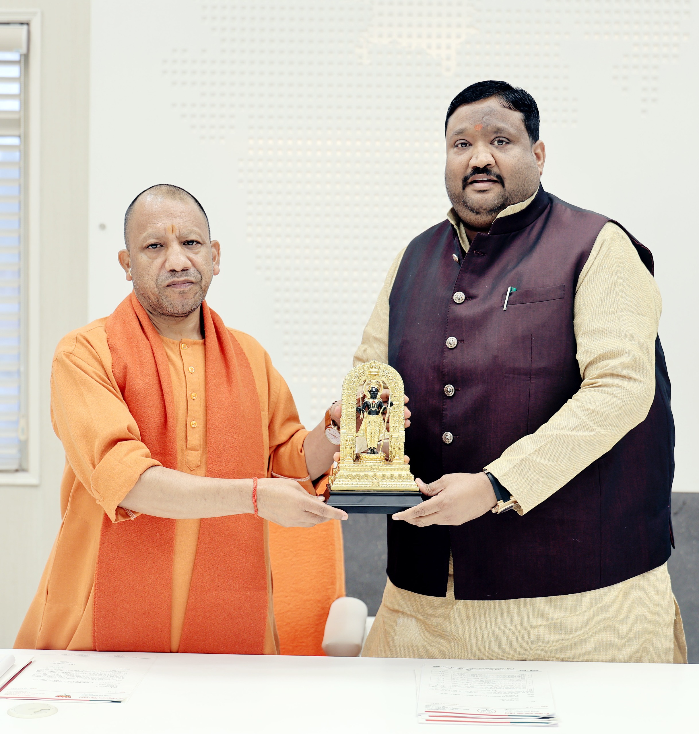 झारखंडी रेलवे क्रॉसिंग पर ओवरब्रिज निर्माण की मांग को लेकर मुख्यमंत्री से मिले नगर पालिका राष्ट्रपति