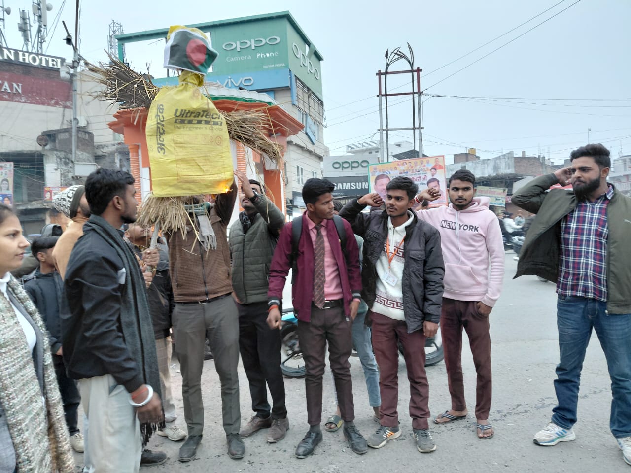 ABVP protests against alleged atrocities against Hindus in Bangladesh.