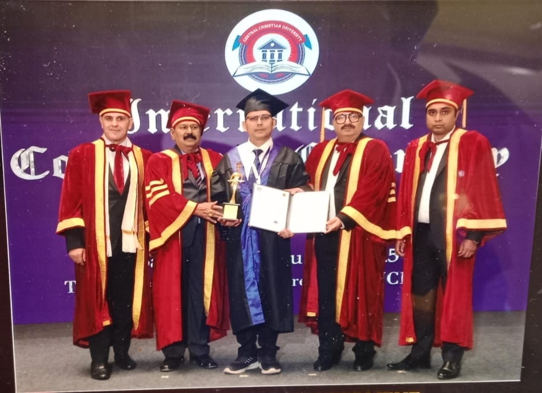 धर्मेंद्र कुमार त्रिपाठी को डॉक्टरेट की मानद उपाधि