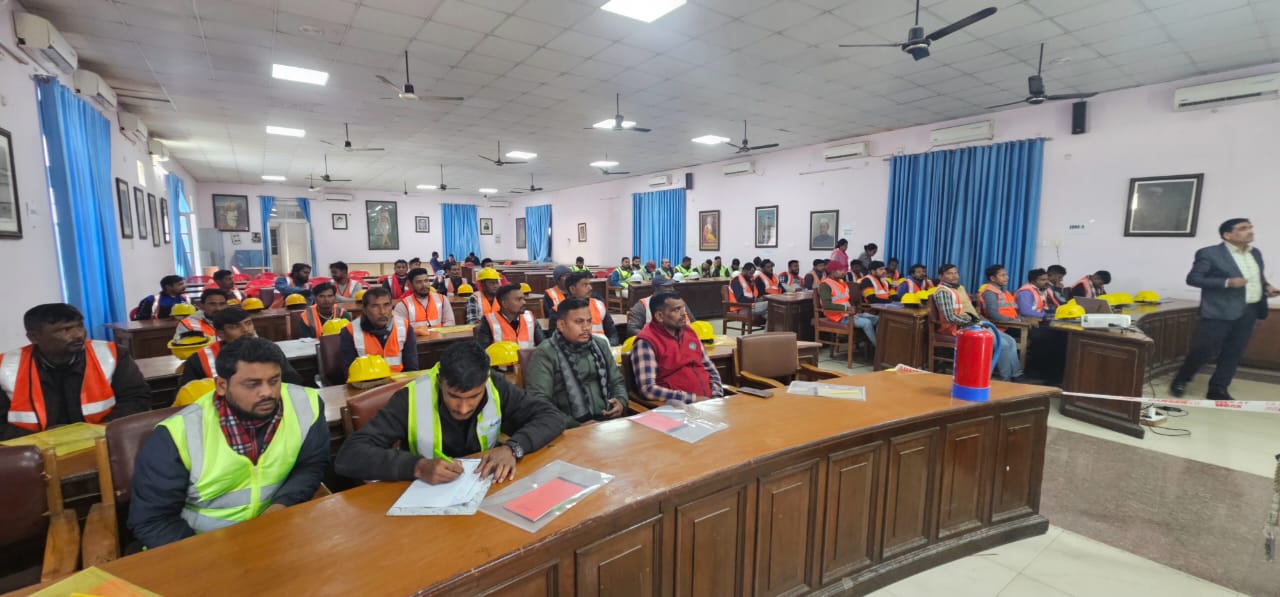 Training for occupational safety of Safai Mitras was completed under the joint aegis of Municipal Corporation-Water Works Department