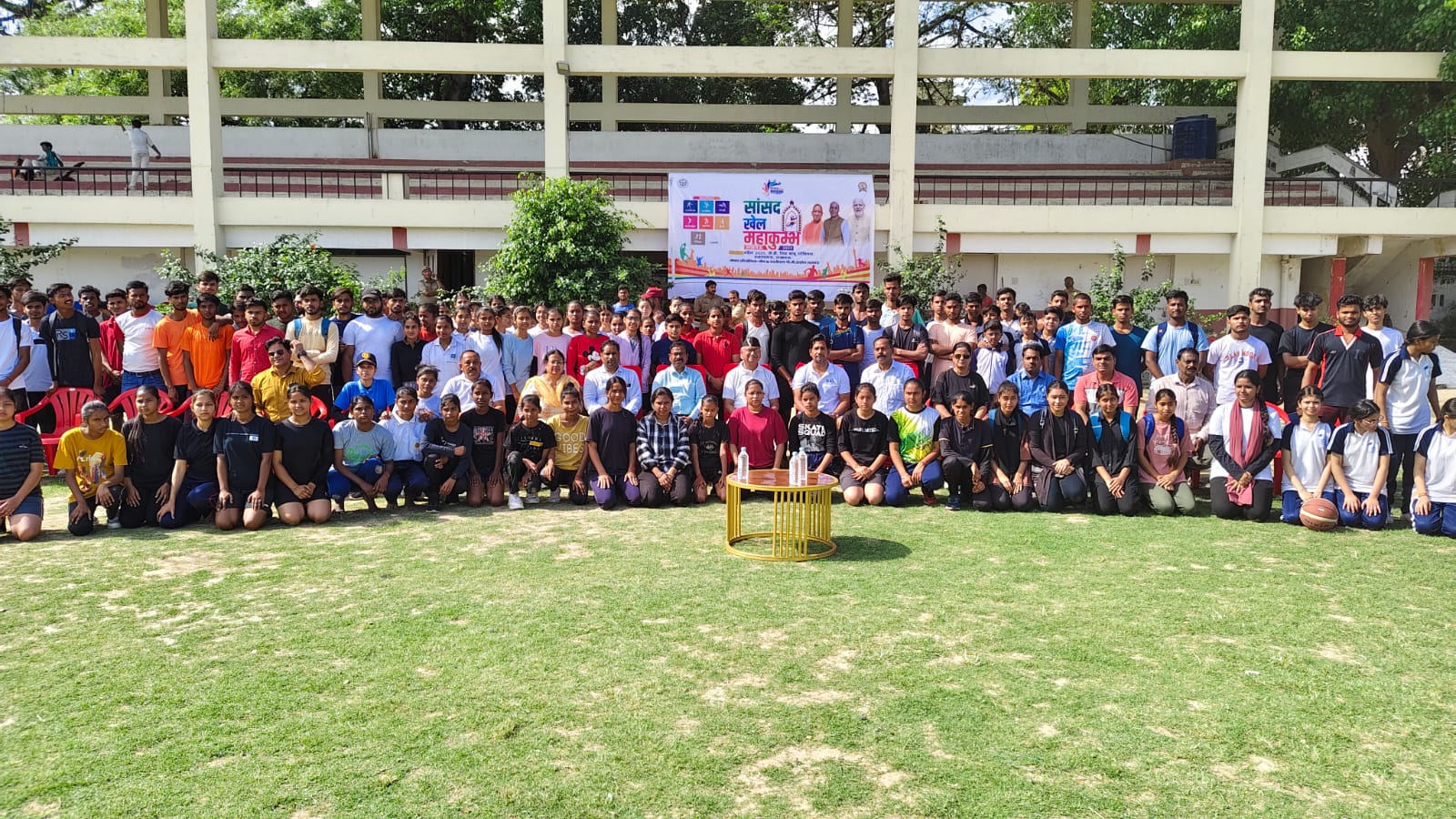 Principal Prof. Anshu Kedia congratulated the winning students