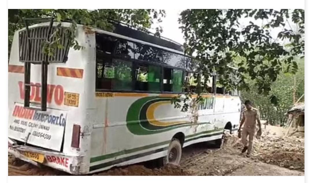 Four killed, six seriously injured after being hit by an uncontrolled bus