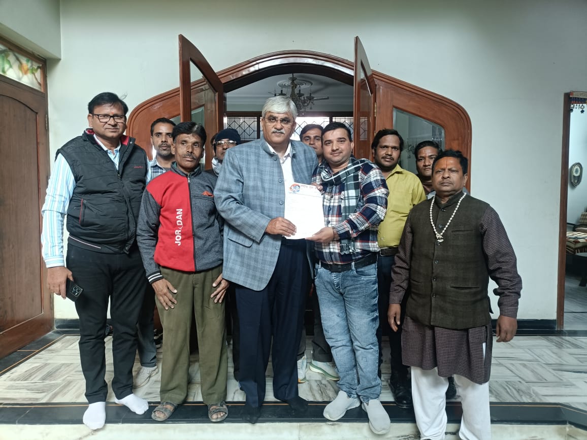 Rashtriya Yuva Vahini submitted a memorandum to city MLA Manish Asija regarding two-point demands.