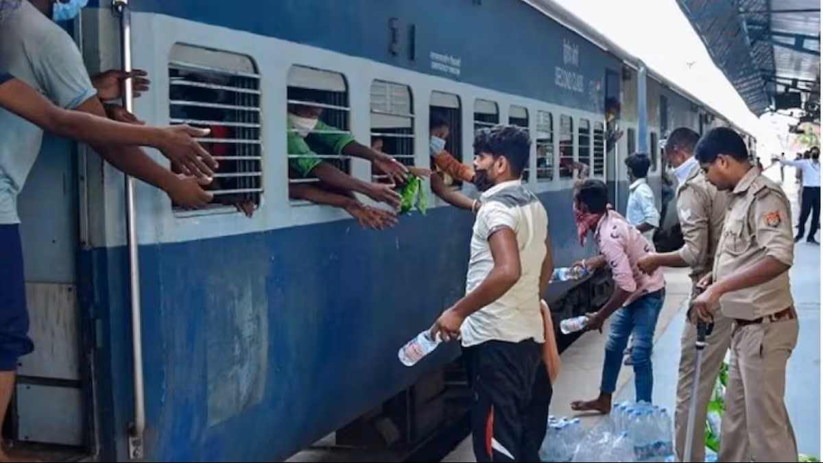 पूर्व मध्य रेल का सराहनीय कदम: परीक्षार्थियों के लिए चलीं स्पेशल ट्रेनें, भीषण गर्मी में स्टेशनों पर चाक-चौबंद रहे इंतजाम