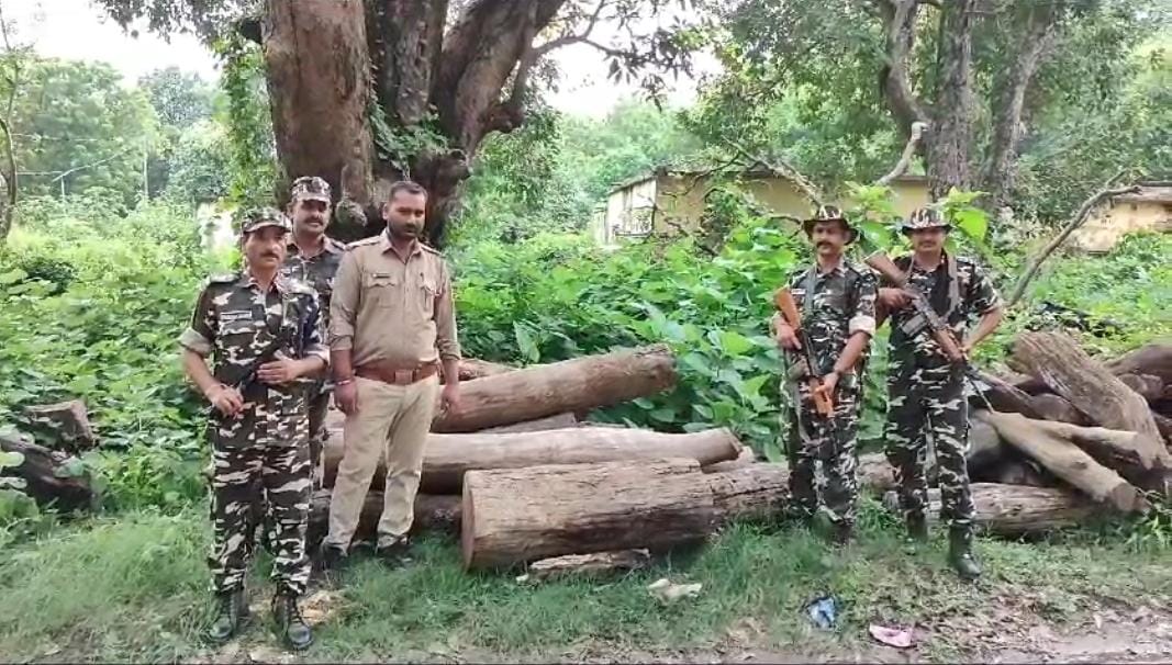 Balrampur me itbp ne lakdi baramad kiya 