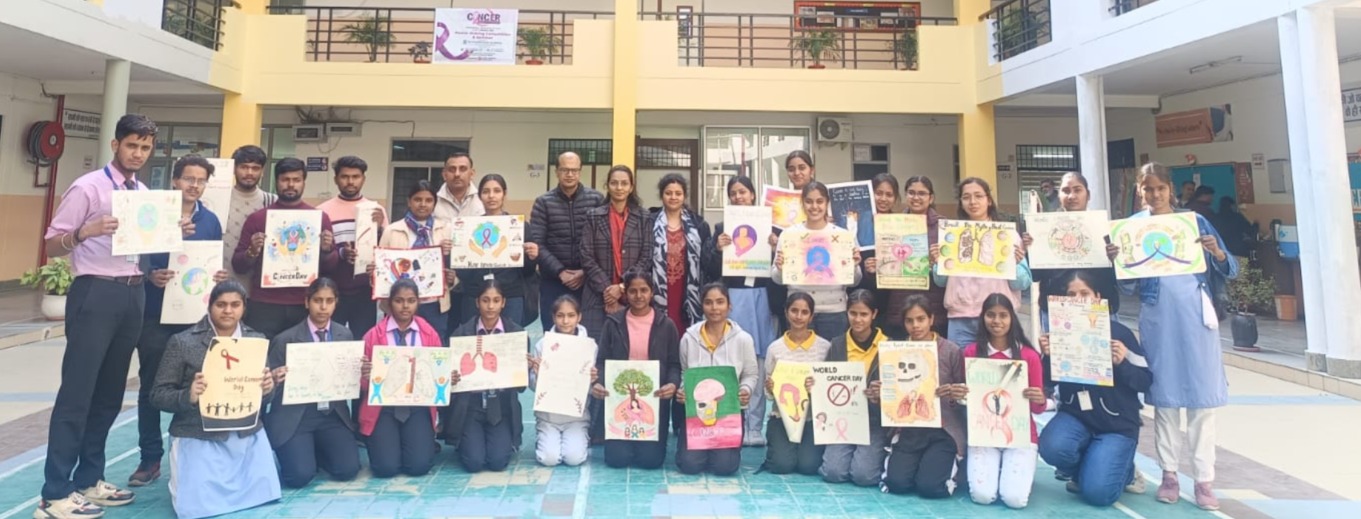 इस अवसर पर इंटर कॉलेज पोस्टर मेकिंग प्रतियोगिता का आयोजन किया गया, जिसमें एसकेडी संस्थानों के विद्यार्थियों के साथ-साथ अन्य महाविद्यालयों के छात्रों ने भी सक्रिय भागीदारी की। विभिन्न शैक्षणिक संस्थानों से आए विद्यार्थियों की सहभागिता ने कार्यक्रम को और अधिक प्रभावशाली व प्रेरणादायक बना दिया।  प्रतियोगिता के दौरान विद्यार्थियों ने अपने पोस्टरों के माध्यम से कैंसर जागरूकता, शीघ्र निदान, स्वस्थ जीवनशैली और कैंसर रोगियों के प्रति संवेदनशीलता जैसे महत्वपूर्ण विषयों को रचनात्मक ढंग से प्रस्तुत किया। पोस्टरों में समाज को सकारात्मक संदेश देने का स्पष्ट प्रयास देखने को मिला।  इस अवसर पर एसकेडी ग्रुप ऑफ एजुकेशन के निदेशक श्री मनीष सिंह ने कहा, &ldquo;विश्व कैंसर दिवस हमें यह संदेश देता है कि जागरूकता और समय पर किए गए प्रयास अनेक जीवन बचा सकते हैं। विभिन्न कॉलेजों के छात्रों की सहभागिता यह दर्शाती है कि आज का युवा समाज के प्रति अपनी जिम्मेदारियों को भली-भांति समझता है। एसकेडी ग्रुप का विश्वास है कि शिक्षा केवल पुस्तकों तक सीमित नहीं, बल्कि समाज के प्रति उत्तरदायित्व निभाने का माध्यम भी है।&rdquo;  कार्यक्रम का समापन सभी प्रतिभागी विद्यार्थियों की सराहना के साथ हुआ तथा कैंसर के प्रति जागरूकता फैलाने का सामूहिक संकल्प लिया गया।  एसकेडी ग्रुप ऑफ एजुकेशन शिक्षा के साथ-साथ सामाजिक चेतना और जनजागरूकता को बढ़ावा देने के लिए सदैव प्रतिबद्ध है।