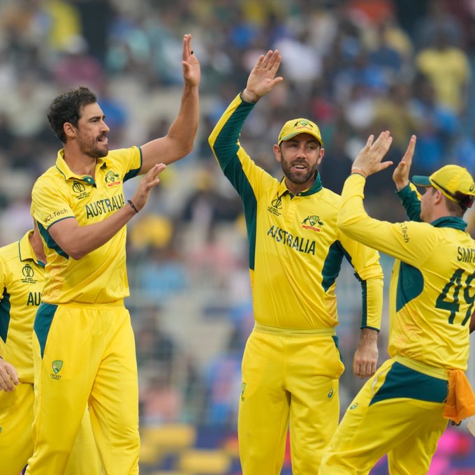 ट्रैविस हेड की नजरें इतिहास पर ट्रैविस हेड अब तक 38 T20 अंतरराष्ट्रीय मैचों में 33.12 की औसत से 1093 रन बना चुके हैं।  उन्हें स्मिथ (1094 रन) से आगे निकलने के लिए महज 2 रन की दरकार है।  वहीं, युवराज सिंह (1177 रन) को पीछे छोड़ने के लिए 85 रन बनाने होंगे।  यदि हेड इस सीरीज में यह आंकड़े छूते हैं, तो वह न केवल ऑस्ट्रेलियाई रिकॉर्ड बुक, बल्कि टी20 इंटरनेशनल इतिहास में भी एक महत्वपूर्ण नाम बन जाएंगे।  🏟️ मरारा ओवल पर वापसी – 17 साल बाद अंतरराष्ट्रीय मुकाबला पहला और दूसरा टी20 मुकाबला डार्विन के मरारा स्टेडियम में खेला जाएगा। इस ऐतिहासिक स्थल पर 17 वर्षों के लंबे अंतराल के बाद इंटरनेशनल मैच की वापसी हो रही है।  पिछली बार 2008 में यहां ऑस्ट्रेलिया और बांग्लादेश के बीच अंतरराष्ट्रीय मुकाबला खेला गया था।  इस बार दर्शकों को एक रोमांचक टक्कर की उम्मीद है।  📋 दोनों टीमों के स्क्वॉड पर एक नजर 🟡 ऑस्ट्रेलिया की टीम: कप्तान: मिचेल मार्श  ट्रैविस हेड, स्टीव स्मिथ, ग्लेन मैक्सवेल, कैमरून ग्रीन, एडम जम्पा, जोश हेज़लवुड, टिम डेविड, नाथन एलिस, सीन एबॉट, मैथ्यू शॉर्ट, जोश इंगलिस, बेन ड्वार्शिस, मैट कुहनेमन, मिचेल ओवेन  🟢 साउथ अफ्रीका की टीम: कप्तान: एडन मार्करम  कगिसो रबाडा, रासी वैन डेर डुसेन, ट्रिस्टन स्टब्स, डेवाल्ड ब्रेविस, लुंगी एनगिडी, कॉर्बिन बॉश, सेनुरन मुथुसामी, रेयान रिकेल्टन, प्रेनेलन सुब्रायन, जॉर्ज लिंडे, क्वेना मफाका, नकाबा पीटर, लुआन-ड्रे प्रीटोरियस, नांद्रे बर्गर  📅 T20 सीरीज शेड्यूल (संक्षिप्त): पहला मैच: 10 अगस्त, मरारा ओवल, डार्विन  दूसरा मैच: 12 अगस्त, डार्विन  तीसरा मैच: स्थान और तिथि जल्द घोषित  🔍 क्यों है यह सीरीज खास? ट्रैविस हेड की बल्लेबाज़ी पर सबकी निगाहें  मरारा ओवल की ऐतिहासिक वापसी  युवा खिलाड़ियों को अपनी प्रतिभा दिखाने का मौका  दोनों टीमों के बीच हमेशा से रही है प्रतिस्पर्धा