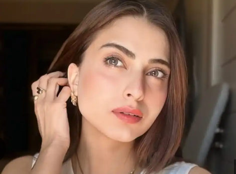 Farhana Bhatt Biography 2025 | Bigg Boss 19 Star & Bollywood Actress Journey | Aap Ki Khabar