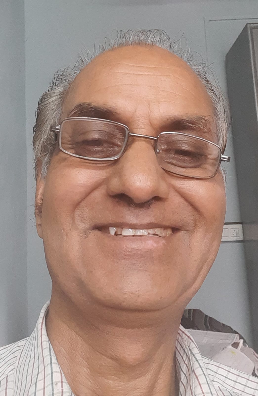 सुबह 07:49 बजे से 09:27 बजे तक शुभ वेला रहेगी। इसके अलावा दोपहर 12:17 बजे से शाम 05:37 बजे तक अभिजीत मुहूर्त, चंचल, लाभ और अमृत वेला जैसे विशेष शुभ समय रहेंगे, जो राखी बांधने के लिए अत्यंत उत्तम माने गए हैं। इस पावन अवसर पर बहनें इन मुहूर्तों का पालन कर भाइयों को राखी बांधें, जिससे भाई-बहन के रिश्ते में और अधिक प्रेम, सौहार्द और सुरक्षा का भाव बना रहे।