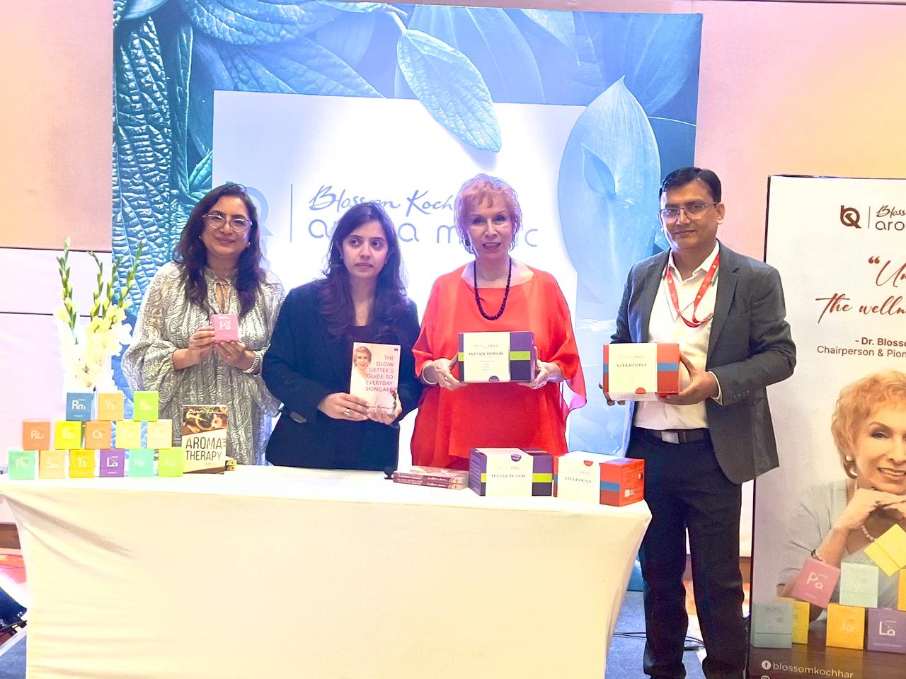 एसेंशियल ऑयल्स: 'पौधों की आत्मा' डॉ. ब्लॉसम कोच्चर ने एसेंशियल ऑयल्स की महत्ता बताते हुए कहा:  &ldquo;एसेंशियल ऑयल्स पौधों की आत्मा माने जाते हैं। ये पौधों की पत्तियों, फलों, फूलों और बीजों से प्राप्त अत्यधिक सांद्र अणु होते हैं। हमारे एसेंशियल ऑयल्स केवल सौंदर्य या वेलनेस उत्पाद नहीं हैं, बल्कि ये मन, शरीर और आत्मा को शांत, सुंदर, ऊर्जावान, संतुलित और सामंजस्यपूर्ण बनाने की अद्भुत क्षमता रखते हैं।&rdquo;  एसेंशियल ऑयल्स के लुक में बदलाव आया है, लेकिन उनकी आत्मा वही है&mdash; ये 100% शुद्ध, चिकित्सकीय-गुणवत्ता वाले और ऑर्गेनिक हैं, जो ब्रांड के "अर्थ-टू-बॉटल" वादे को साकार करते हैं। अब लैवेंडर, बेसिल, चंदन, रोज़, टी ट्री सहित 15 एसेंशियल ऑयल्स नए 10 मि.ली. पैकिंग में उपलब्ध हैं।  सलून प्रोफेशनल्स के लिए नए फेशियल किट्स डॉ. कोच्चर ने विशेष रूप से लखनऊ के सलून प्रोफेशनल्स के लिए पेप्टाइड पोशन एडवांस्ड सीरम मास्क किट और विटा बूस्ट फेशियल किट का शुभारंभ किया।  पेप्टाइड पोशन किट: यह मल्टी-पेप्टाइड और सेरामाइड कॉम्प्लेक्स किट डॉ. कोच्चर का सिग्नेचर प्रोडक्ट है। यह एंटी-एजिंग फेशियल ट्रीटमेंट के रूप में उत्कृष्ट है।  फायदे: यह किट प्रोटीन को मजबूत करने, त्वचा की इलास्टिसिटी बढ़ाने और सेल रीजेनरेशन को प्रोत्साहित करने में मदद करती है, जिससे बारीक रेखाएं और झुर्रियाँ कम होती हैं। यह कोलेजन उत्पादन को सपोर्ट कर त्वचा को एक निखरा और युवा लुक देता है।  डॉ. कोच्चर ने लखनऊ के प्रति अपना स्नेह व्यक्त करते हुए कहा कि यह उनका पसंदीदा शहर है और वह यहाँ सलून प्रोफेशनल्स से संवाद कर रही हैं ताकि वे अपने ग्राहकों को बेहतरीन फेशियल अनुभव दे सकें।  डॉ. ब्लॉसम कोच्चर और ब्रांड का परिचय डॉ. ब्लॉसम कोच्चर: वह एक अग्रणी अरोमाथेरेपिस्ट हैं, जो BKCCAD के माध्यम से अगली पीढ़ी के ब्यूटी पेशेवरों को प्रशिक्षित कर रही हैं। वह ब्यूटी एंड वेलनेस सेक्टर की चेयरपर्सन भी हैं।  ब्लॉसम कोच्चर अरोमा मैजिक: 32 वर्षों की विरासत के साथ, यह ब्रांड 170 से अधिक सिग्नेचर एरोमाथेरेपी-बेस्ड स्किन, हेयर और वेलनेस उत्पादों की विस्तृत रेंज प्रस्तुत करता है। सभी प्रोडक्ट्स क्रुएल्टी-फ्री और ईको-फ्रेंडली हैं और भारत के 100 से अधिक शहरों में उपलब्ध हैं।