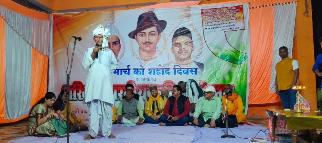 Gadwar: Waves of patriotic fervor reverberate in memory of the martyrs; poets ignite spirits through their compositions.
