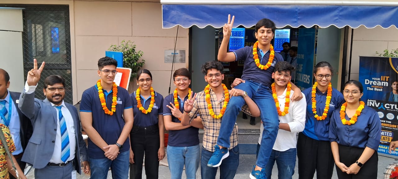 Lucknow's Muktesh Tanmay (AIR 36) and Anant Chaurasia (AIR 44) created a new success story in NEET UG 2025