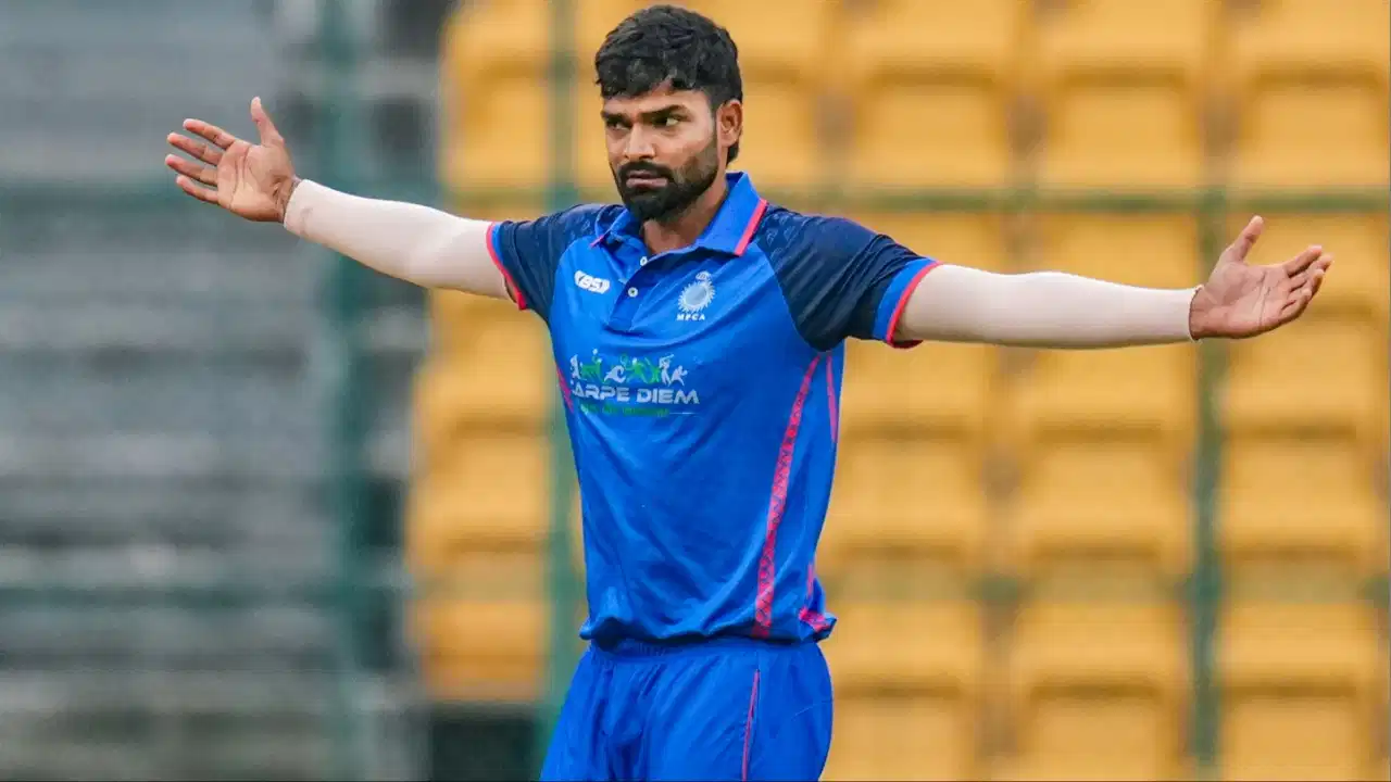MPL 2026: IPL में रहे अनसोल्ड, अब टूर्नामेंट में हैट्रिक सहित चटकाए 6 विकेट; वर्ल्ड रिकॉर्ड तोड़ने से चूके कुमार कार्तिकेय
